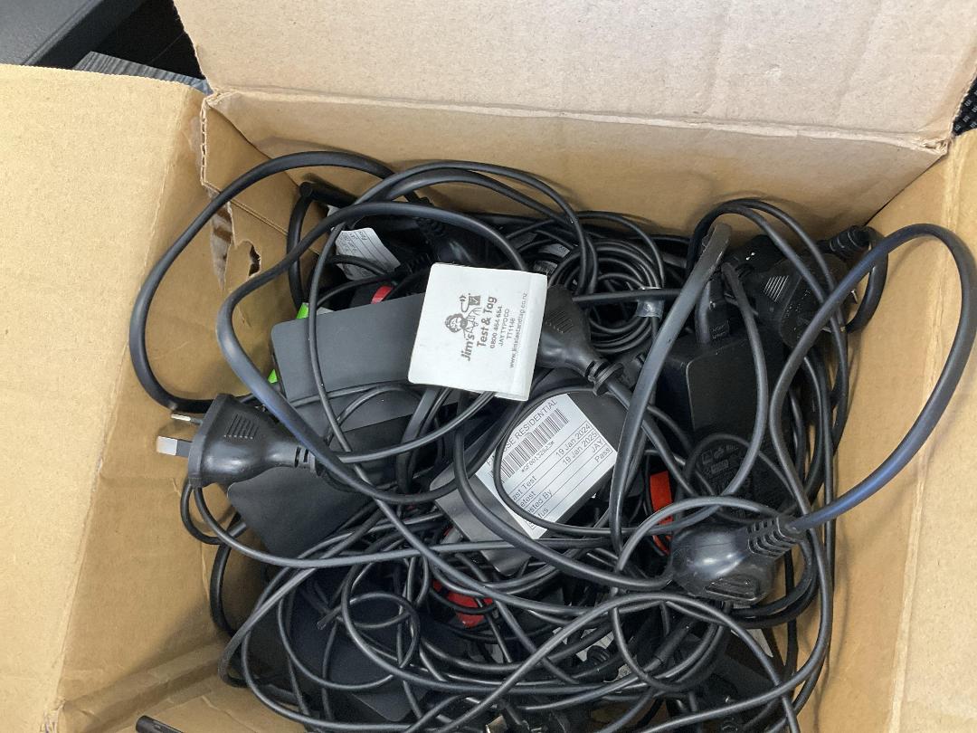 Photo '8' of Microsoft Surface Laptop & Charger Photo '8' of Microsoft Surface Laptop & Charger