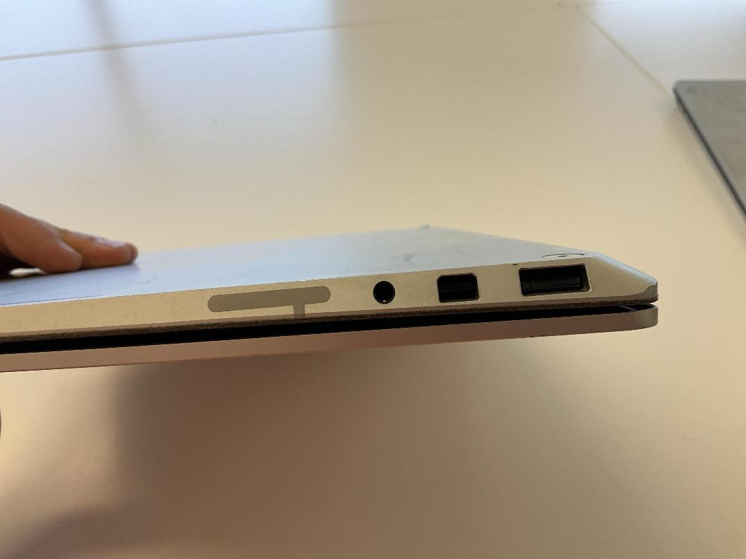 Photo '6' of Microsoft Surface Laptop & Charger Photo '6' of Microsoft Surface Laptop & Charger