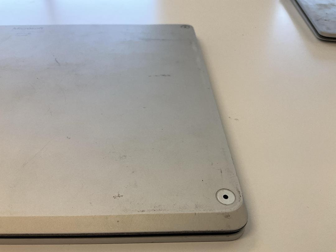 Photo '9' of Microsoft Surface Laptop & Charger Photo '9' of Microsoft Surface Laptop & Charger