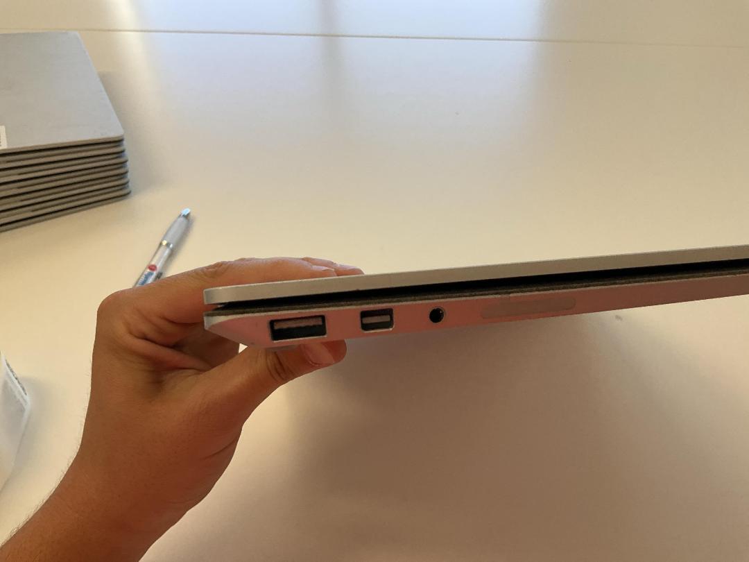 Photo '8' of Microsoft Surface Laptop & Charger Photo '8' of Microsoft Surface Laptop & Charger