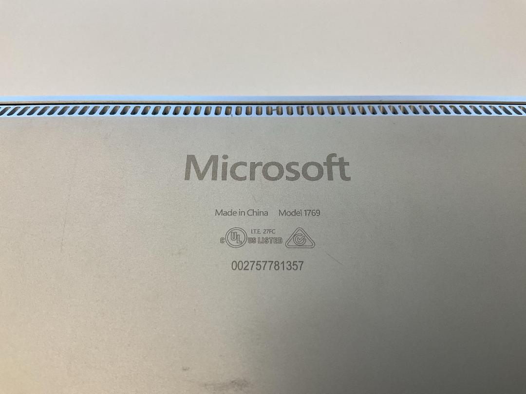 Photo '7' of Microsoft Surface Laptop & Charger Photo '7' of Microsoft Surface Laptop & Charger