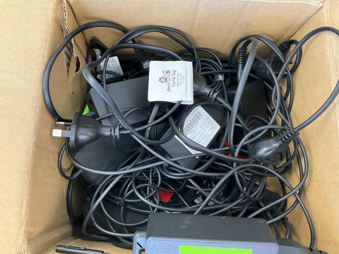 Photo '12' of Microsoft Surface Laptop & Charger Photo '12' of Microsoft Surface Laptop & Charger