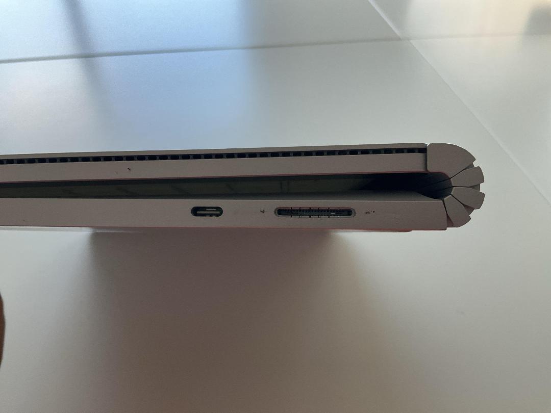 Photo '7' of Microsoft Surface Book 3 & Charger Photo '7' of Microsoft Surface Book 3 & Charger