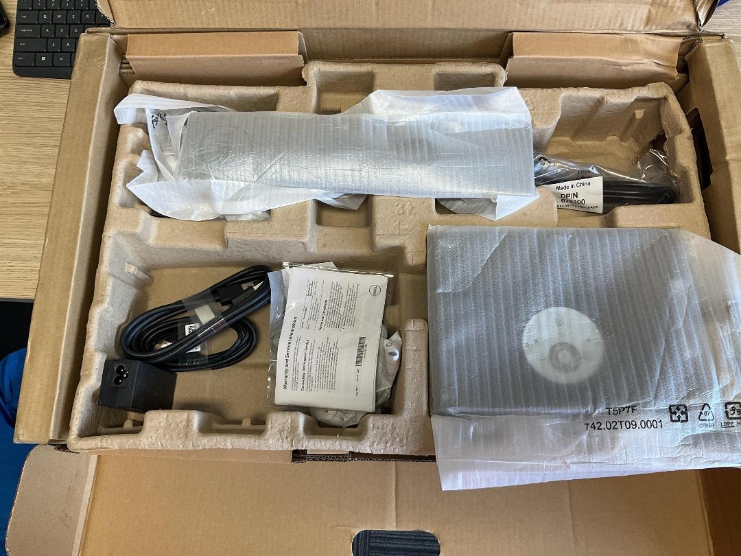 Photo '5' of Dell Flat Panel Monitor