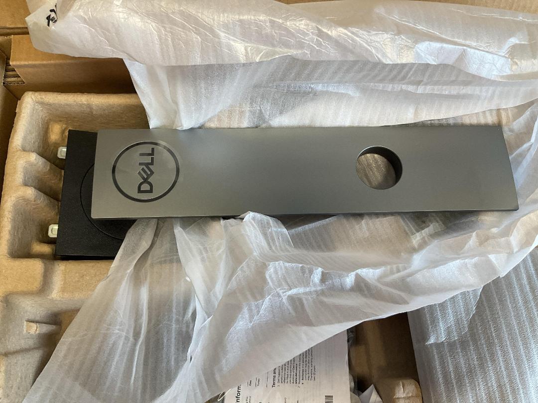 Photo '8' of Dell Flat Panel Monitor