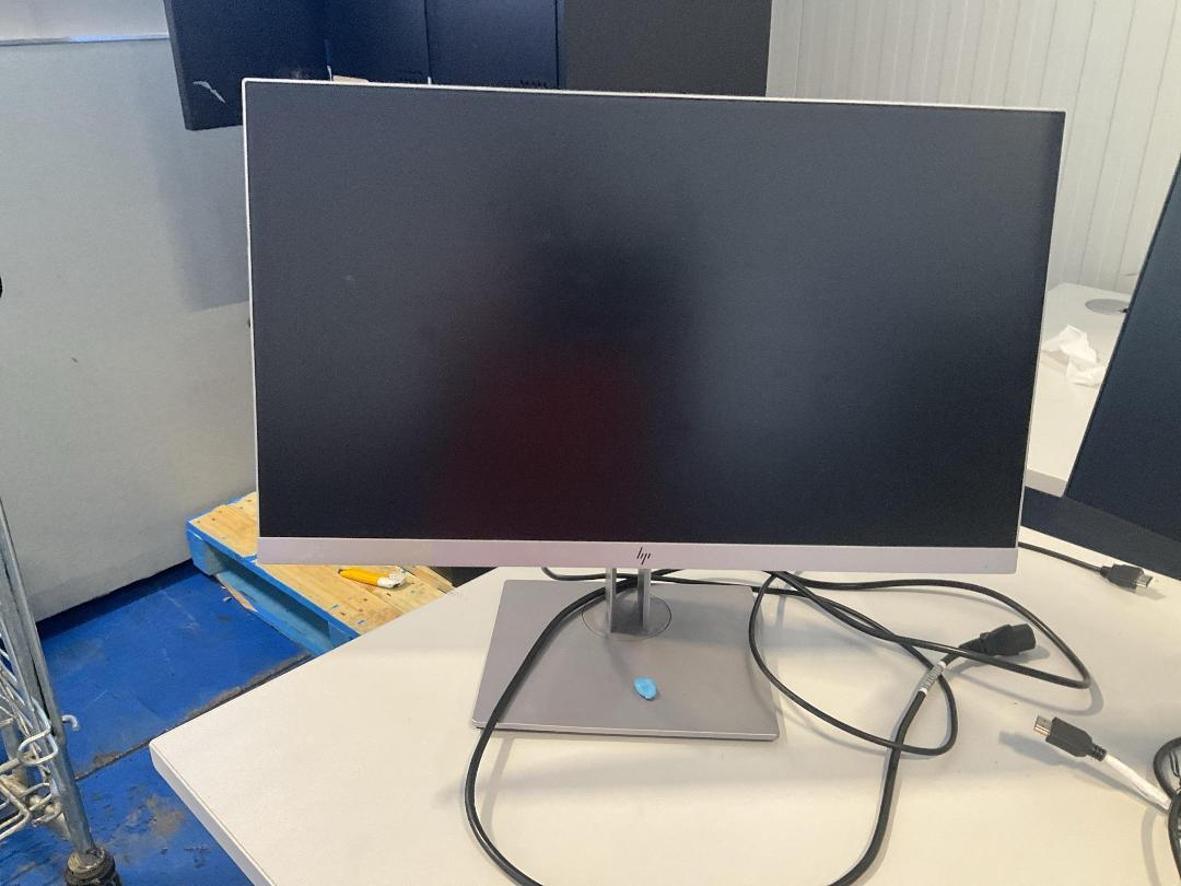 Photo '2' of 3x HP Monitors Photo '2' of 3x HP Monitors