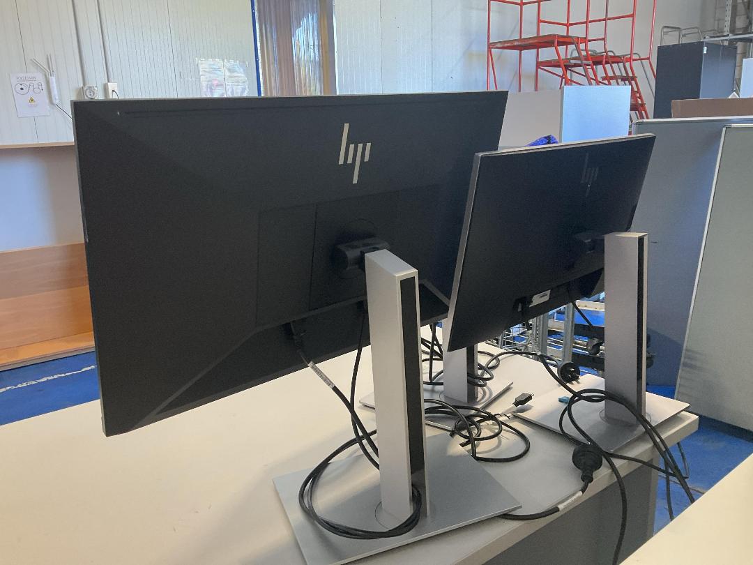 Photo '13' of 3x HP Monitors Photo '13' of 3x HP Monitors