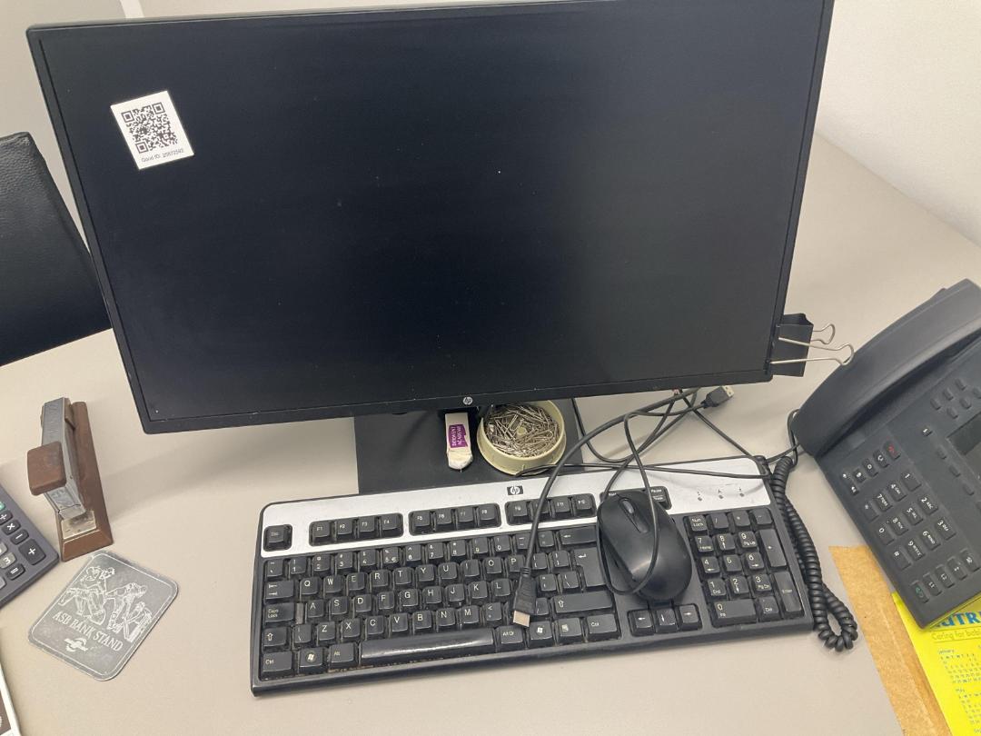 Photo '3' of Monitor bundle & Desk phone Photo '3' of Monitor bundle & Desk phone