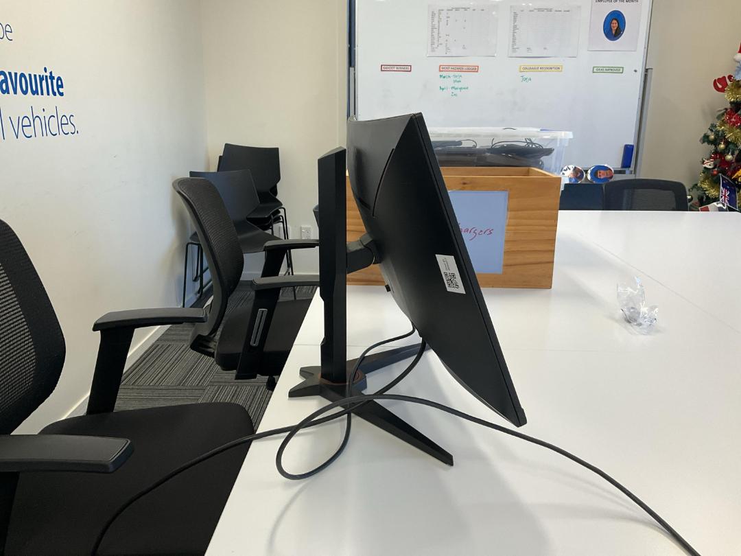 Photo '5' of AOC C27G1 27” 144Hz Curved Gaming Monitor Photo '5' of AOC C27G1 27” 144Hz Curved Gaming Monitor