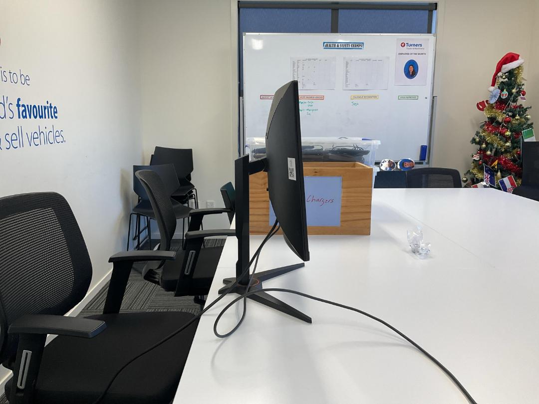 Photo '3' of AOC C27G1 27” 144Hz Curved Gaming Monitor Photo '3' of AOC C27G1 27” 144Hz Curved Gaming Monitor