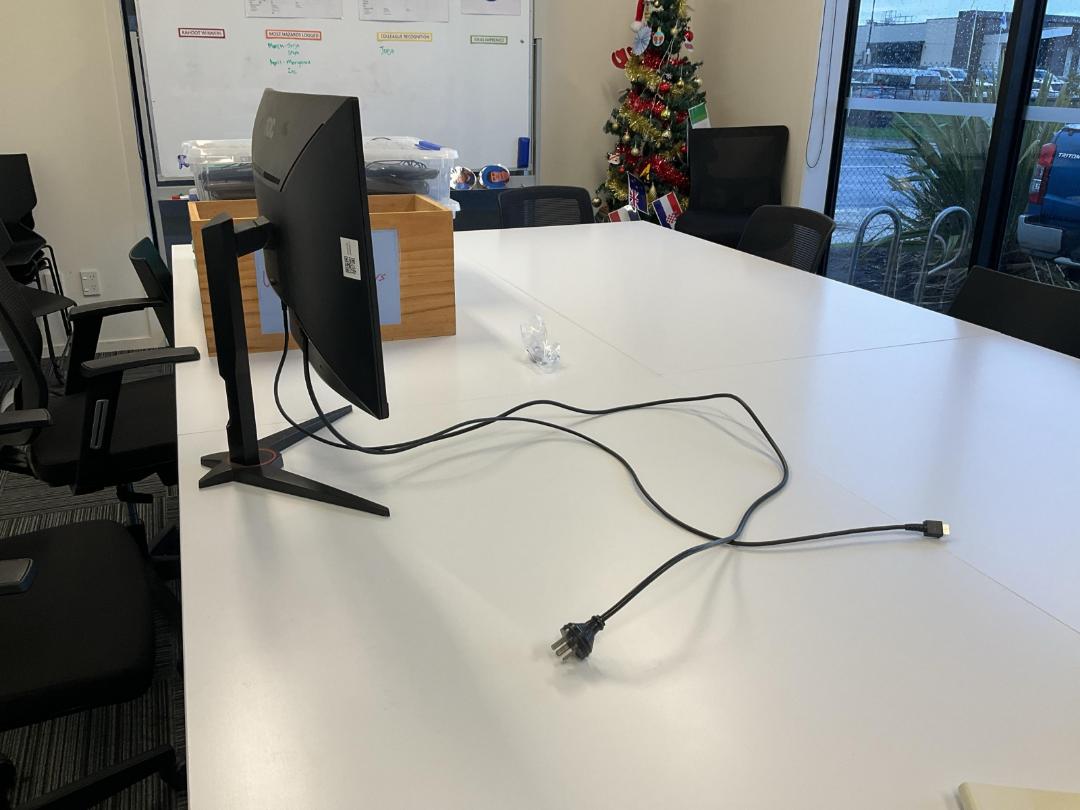 Photo '10' of AOC C27G1 27” 144Hz Curved Gaming Monitor Photo '10' of AOC C27G1 27” 144Hz Curved Gaming Monitor