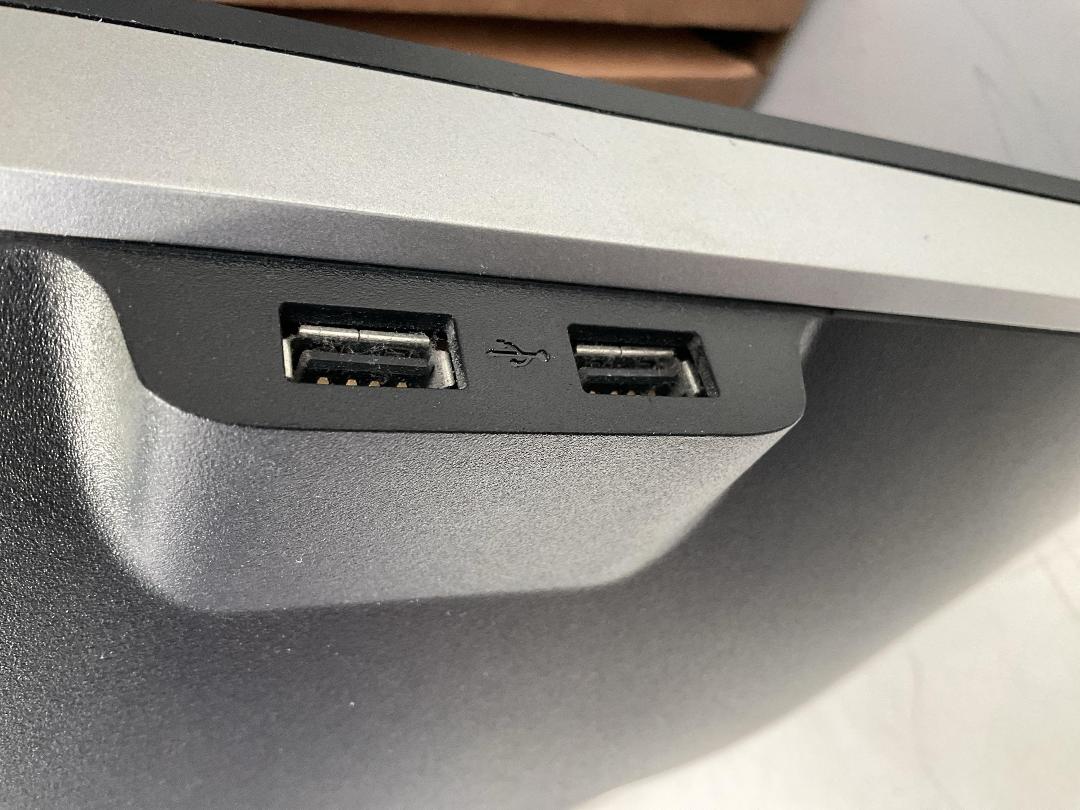 Photo '9' of Dell 24” LCD Computer Monitor - Model U2412Mc Photo '9' of Dell 24” LCD Computer Monitor - Model U2412Mc