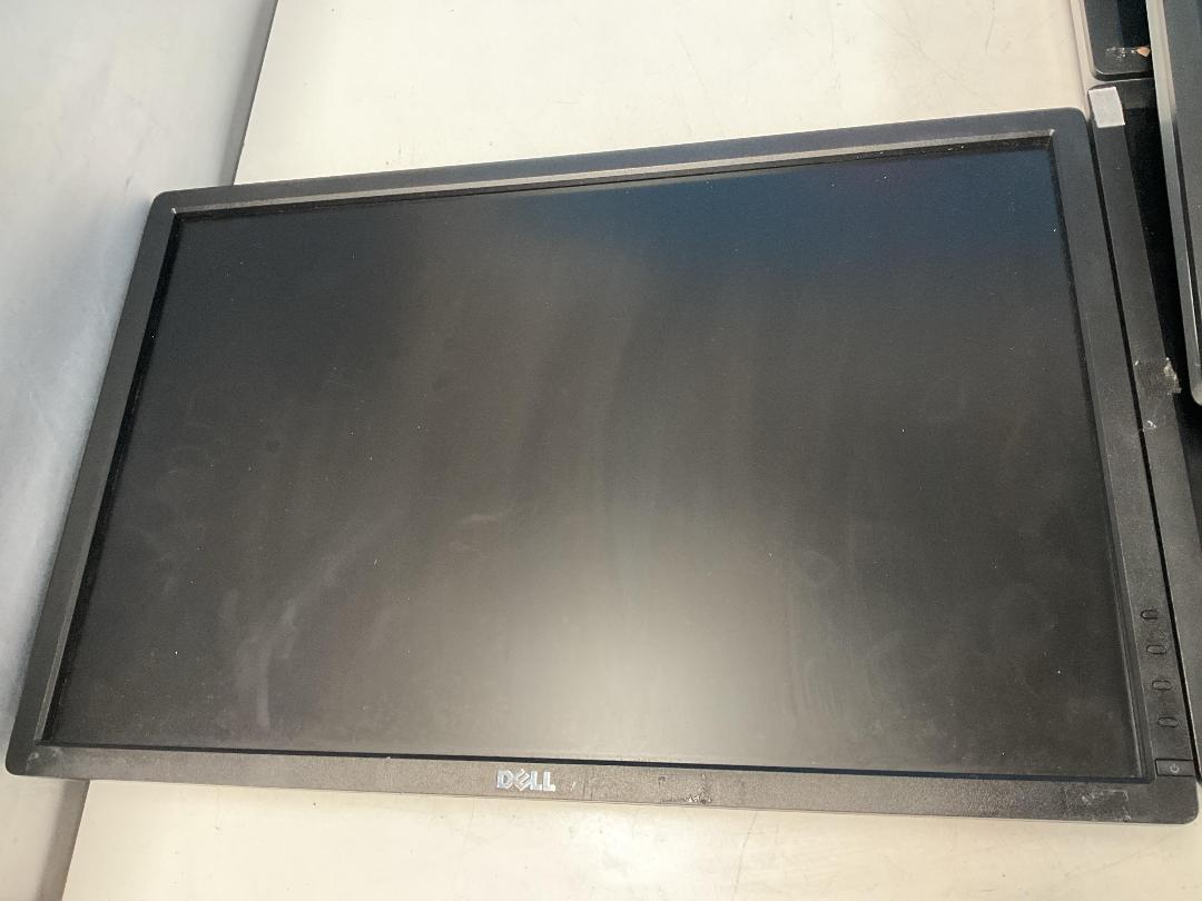 Photo '6' of 7x Dell 24” LCD Computer Monitors - Do Not Work, Use for Parts Only Photo '6' of 7x Dell 24” LCD Computer Monitors - Do Not Work, Use for Parts Only