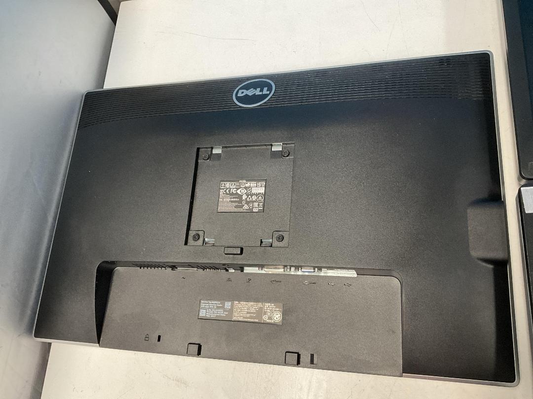 Photo '11' of 7x Dell 24” LCD Computer Monitors - Do Not Work, Use for Parts Only Photo '11' of 7x Dell 24” LCD Computer Monitors - Do Not Work, Use for Parts Only