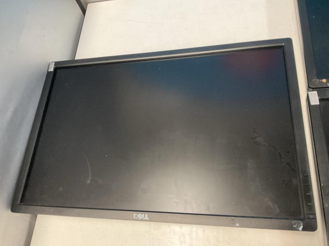Photo '10' of 7x Dell 24” LCD Computer Monitors - Do Not Work, Use for Parts Only Photo '10' of 7x Dell 24” LCD Computer Monitors - Do Not Work, Use for Parts Only