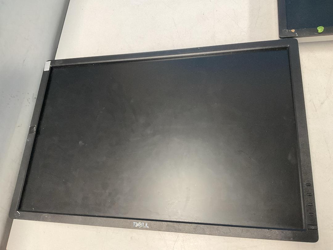 Photo '14' of 7x Dell 24” LCD Computer Monitors - Do Not Work, Use for Parts Only Photo '14' of 7x Dell 24” LCD Computer Monitors - Do Not Work, Use for Parts Only