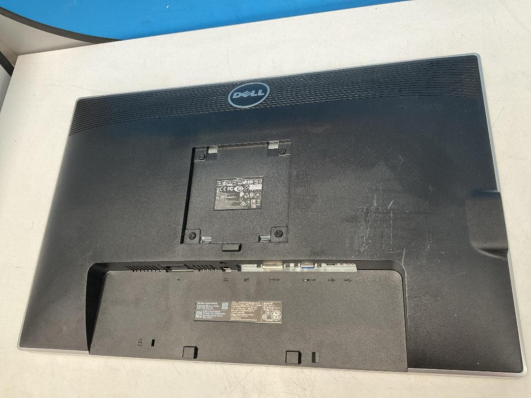 Photo '19' of 7x Dell 24” LCD Computer Monitors - Do Not Work, Use for Parts Only Photo '19' of 7x Dell 24” LCD Computer Monitors - Do Not Work, Use for Parts Only