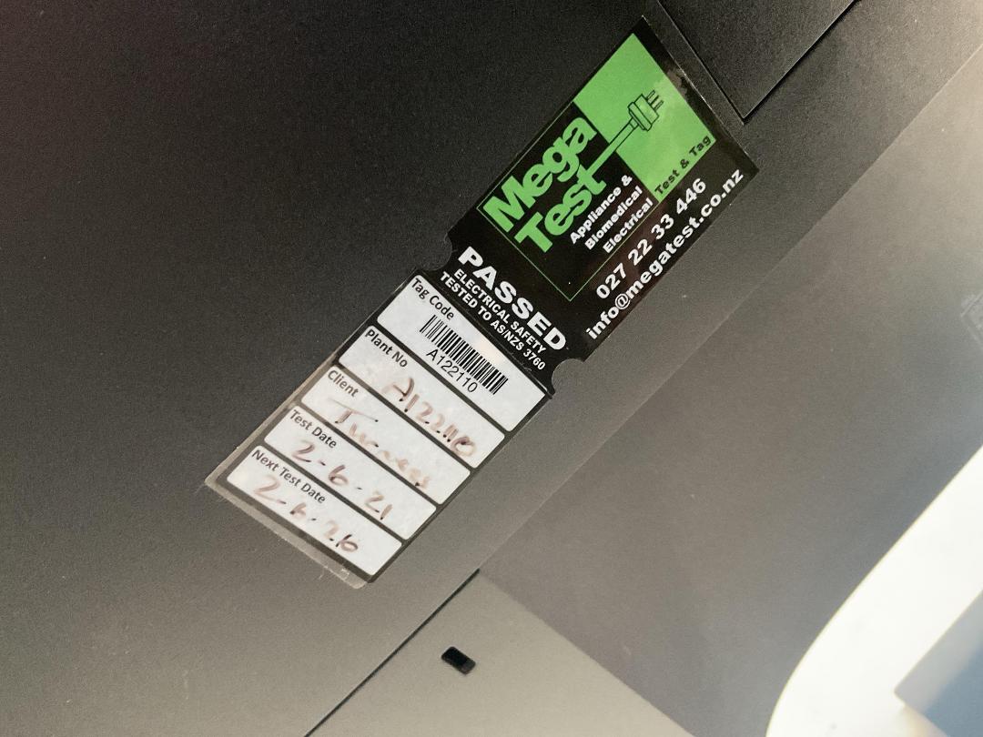 Photo '6' of Dell - 24-inch Full HD (1080p) Monitor w/ Webcam Photo '6' of Dell - 24-inch Full HD (1080p) Monitor w/ Webcam