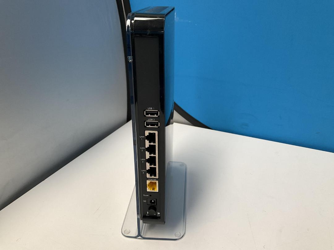 Photo '17' of NetGear N900 Wireless Dual Band Gigabit Router - Model WNDR4500