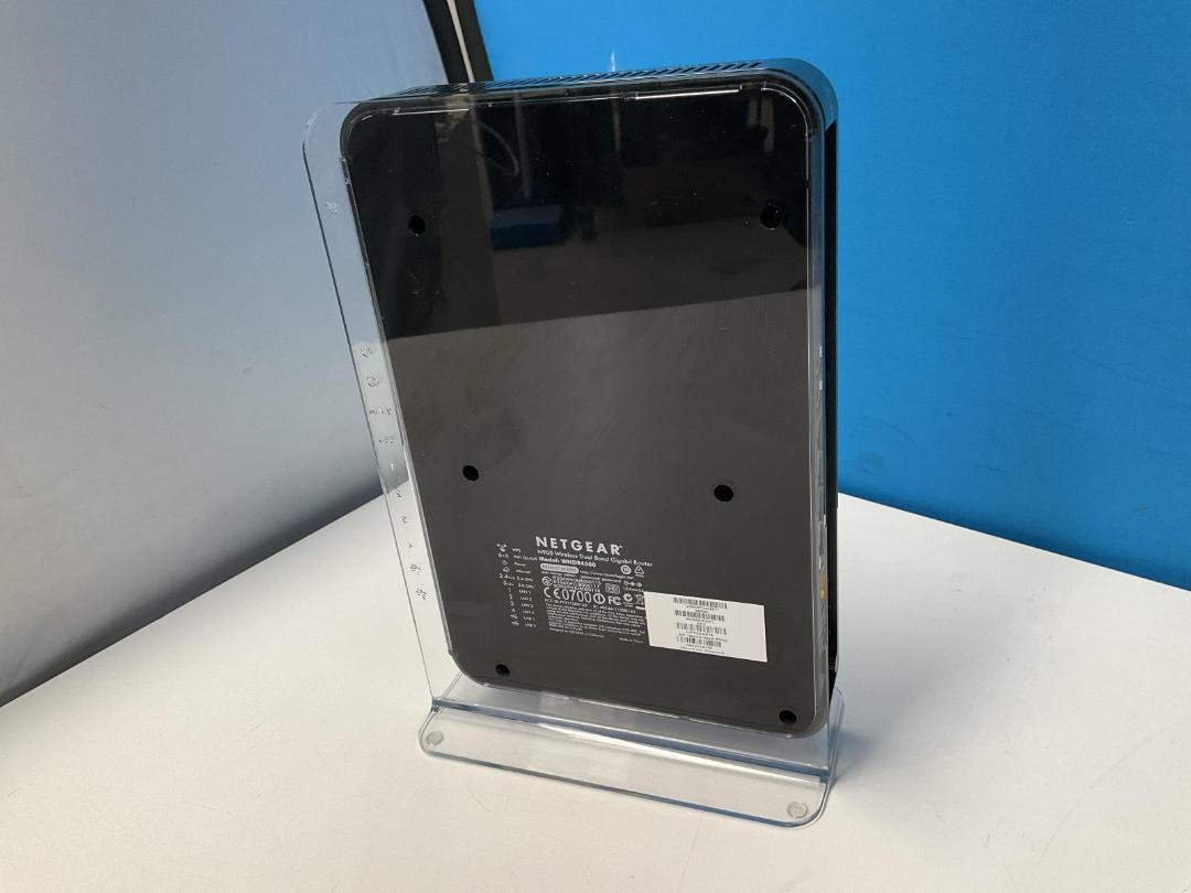 Photo '16' of NetGear N900 Wireless Dual Band Gigabit Router - Model WNDR4500