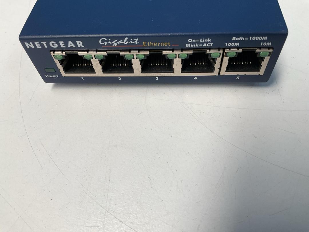 Photo '4' of NetGear ProSafe 5Port Gigabit Switch - Model GS105 Photo '4' of NetGear ProSafe 5Port Gigabit Switch - Model GS105