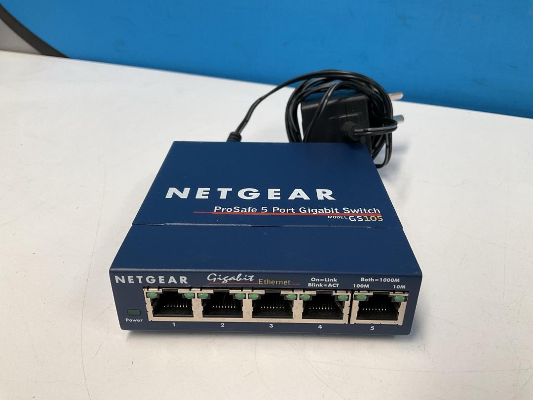 Photo '3' of NetGear ProSafe 5Port Gigabit Switch - Model GS105 Photo '3' of NetGear ProSafe 5Port Gigabit Switch - Model GS105