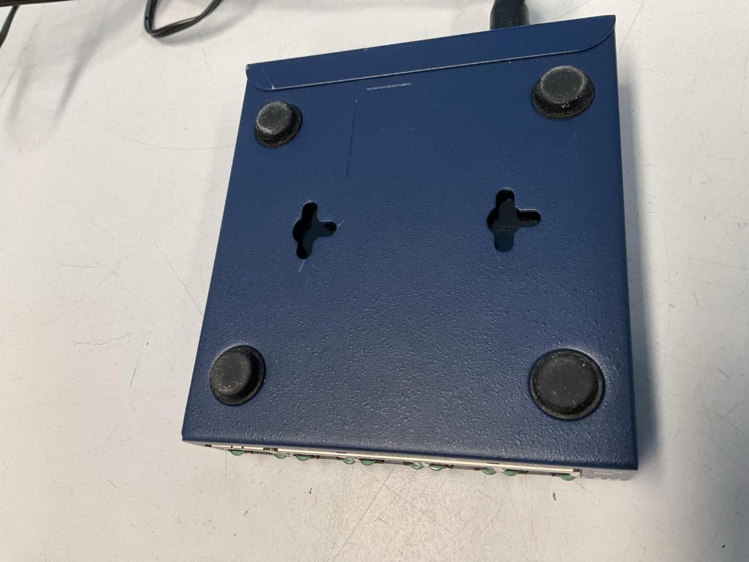 Photo '9' of NetGear ProSafe 5Port Gigabit Switch - Model GS105 Photo '9' of NetGear ProSafe 5Port Gigabit Switch - Model GS105