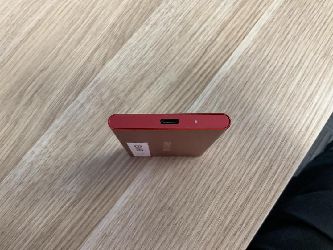 Photo '3' of Samsung T7 Portable SSD 2TB Photo '3' of Samsung T7 Portable SSD 2TB