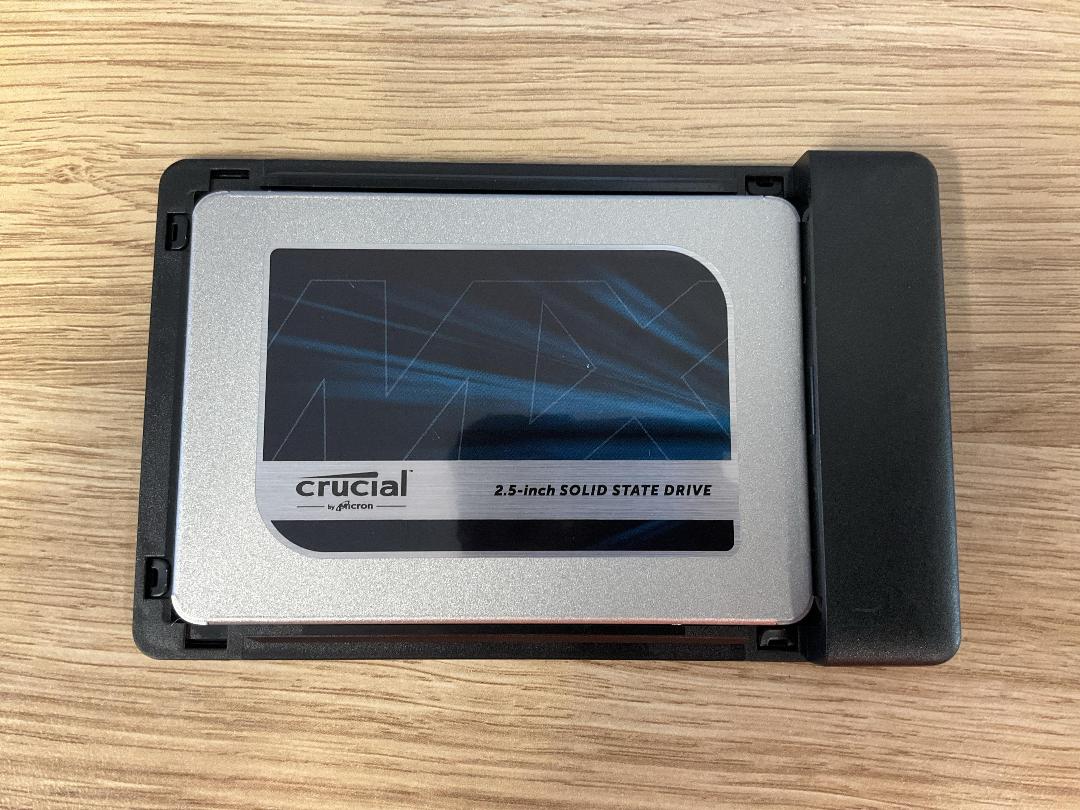 Photo '5' of Crucial 4TB MX500 SSD & Portable Case Photo '5' of Crucial 4TB MX500 SSD & Portable Case