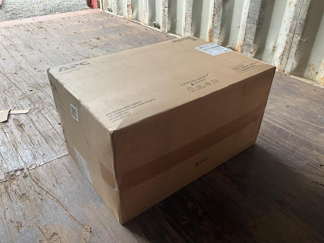 Photo '2' of APC Easy UPS 3000VA / 230 VA Battery Backup SMV3000CAI