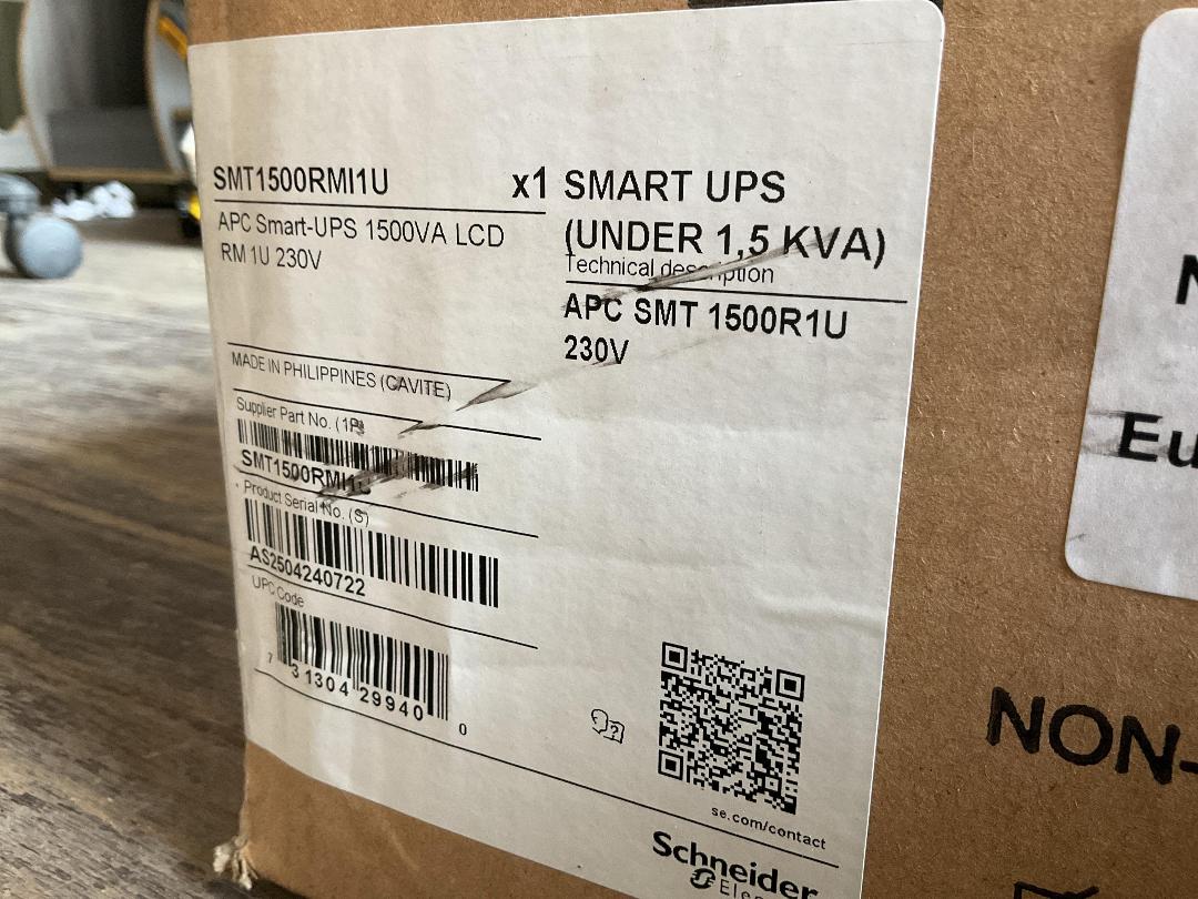 Photo '2' of APC Smart UPS 1500VA Rack Mount LCD SMT1500RMI1U