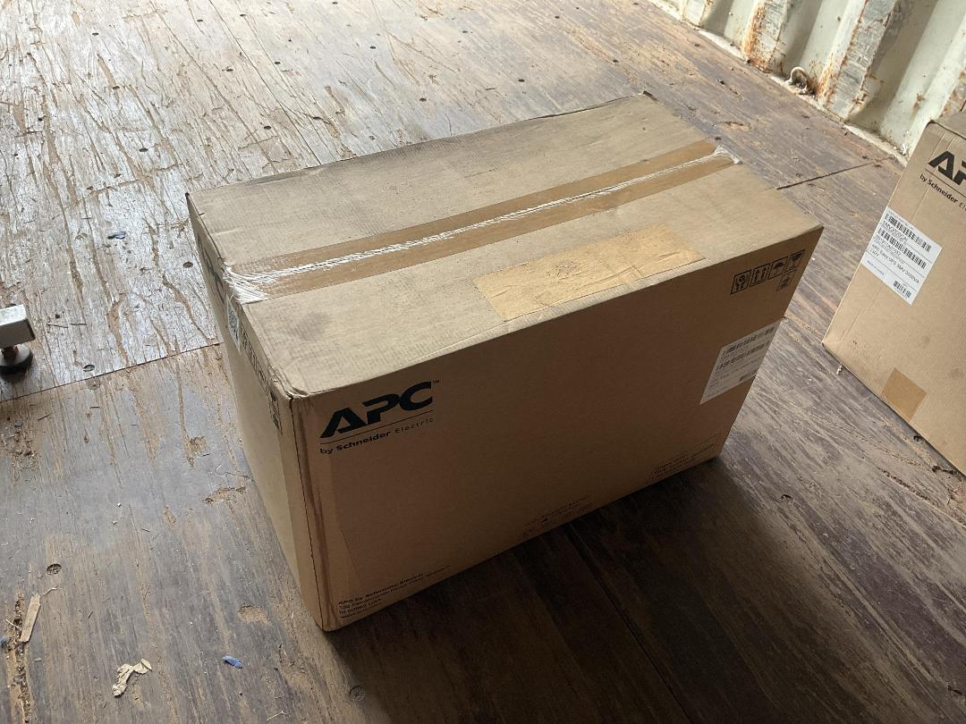 Photo '3' of APC Easy UPS 3000VA / 230 VA Battery Backup SMV3000CAI