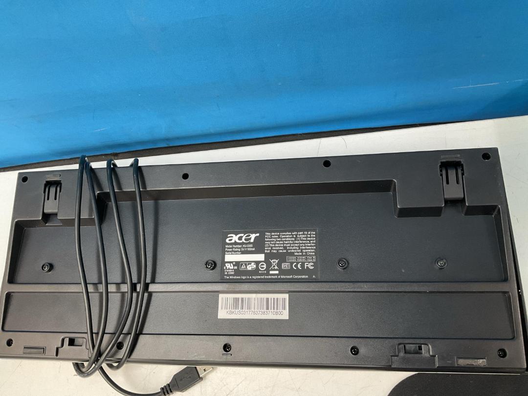 Photo '5' of 2x Keyboards, 5x Mouse Pads and 12x Mice