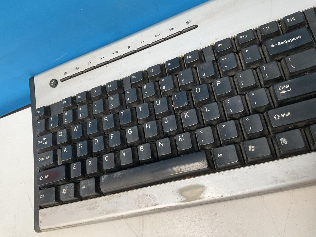 Photo '4' of 2x Keyboards, 5x Mouse Pads and 12x Mice