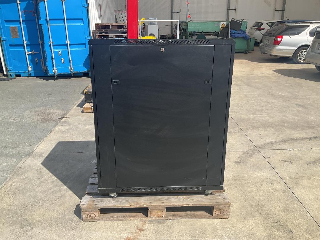 Photo '2' of HPE Server With Mobile Rack