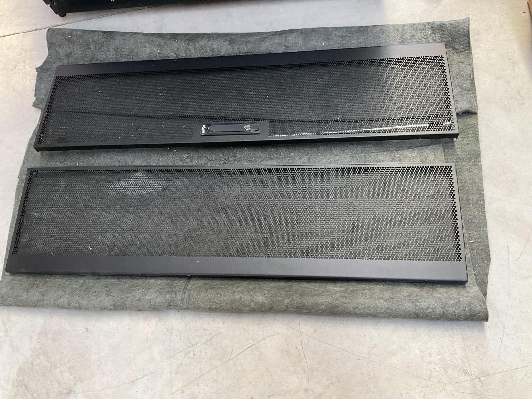 Photo '12' of DELLEMC Black Coloured Server Equipment, Adapters, Fixed Shelves Etc Photo '12' of DELLEMC Black Coloured Server Equipment, Adapters, Fixed Shelves Etc