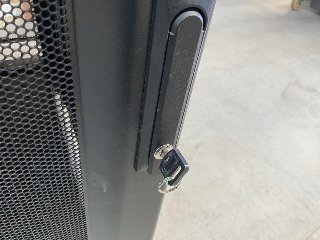 Photo '20' of DELLEMC Black Coloured Server Equipment, Adapters, Fixed Shelves Etc Photo '20' of DELLEMC Black Coloured Server Equipment, Adapters, Fixed Shelves Etc