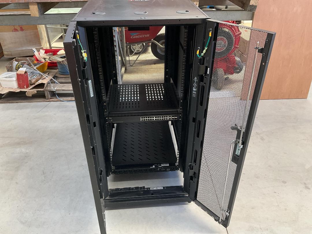 Photo '24' of DELLEMC Black Coloured Server Equipment, Adapters, Fixed Shelves Etc Photo '24' of DELLEMC Black Coloured Server Equipment, Adapters, Fixed Shelves Etc