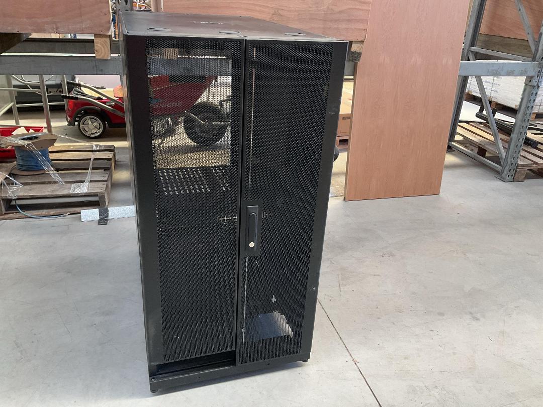 Photo '23' of DELLEMC Black Coloured Server Equipment, Adapters, Fixed Shelves Etc Photo '23' of DELLEMC Black Coloured Server Equipment, Adapters, Fixed Shelves Etc