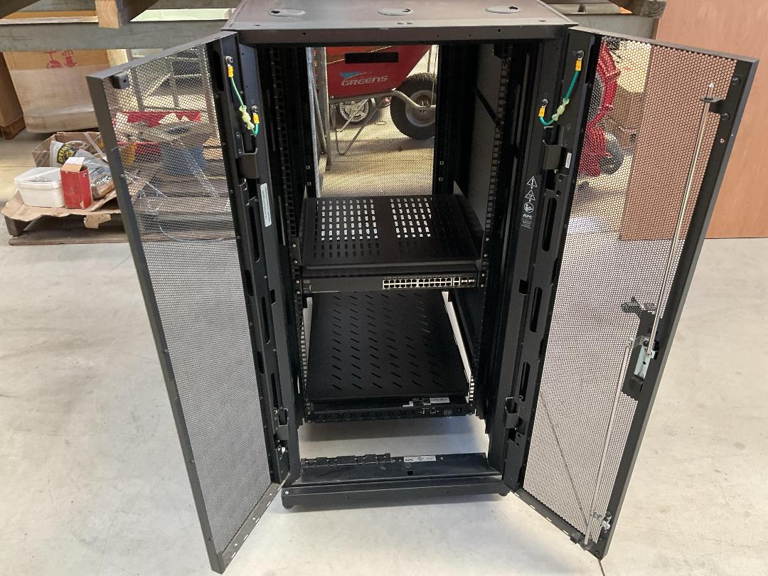 Photo '25' of DELLEMC Black Coloured Server Equipment, Adapters, Fixed Shelves Etc Photo '25' of DELLEMC Black Coloured Server Equipment, Adapters, Fixed Shelves Etc