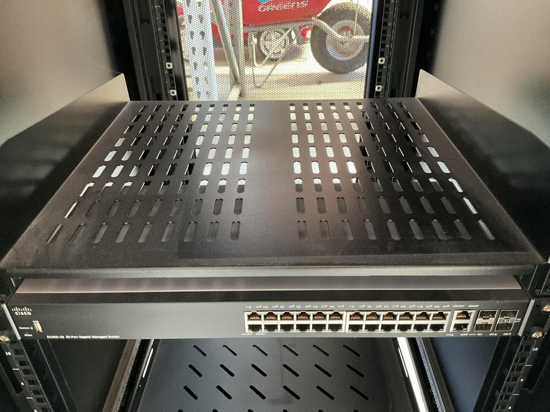 Photo '29' of DELLEMC Black Coloured Server Equipment, Adapters, Fixed Shelves Etc Photo '29' of DELLEMC Black Coloured Server Equipment, Adapters, Fixed Shelves Etc