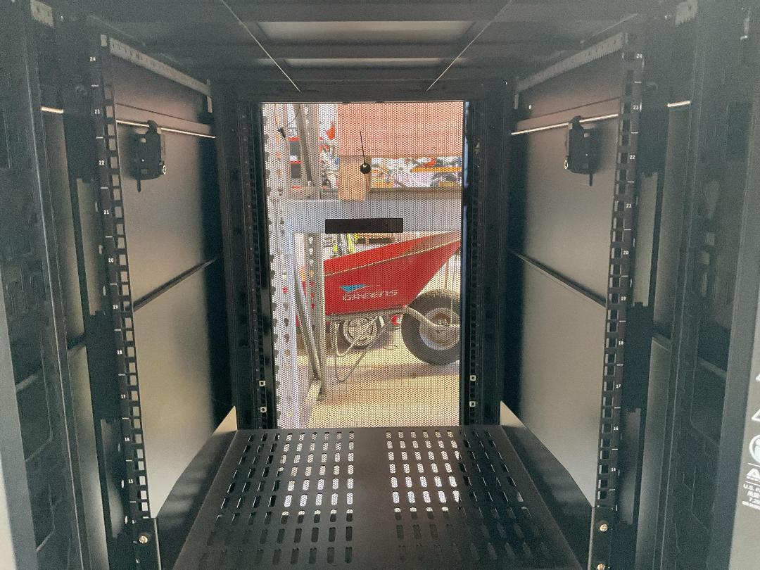 Photo '30' of DELLEMC Black Coloured Server Equipment, Adapters, Fixed Shelves Etc Photo '30' of DELLEMC Black Coloured Server Equipment, Adapters, Fixed Shelves Etc