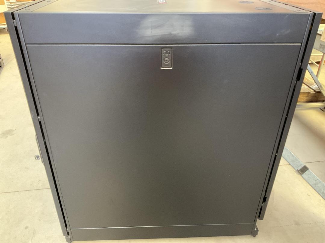 Photo '38' of DELLEMC Black Coloured Server Equipment, Adapters, Fixed Shelves Etc Photo '38' of DELLEMC Black Coloured Server Equipment, Adapters, Fixed Shelves Etc