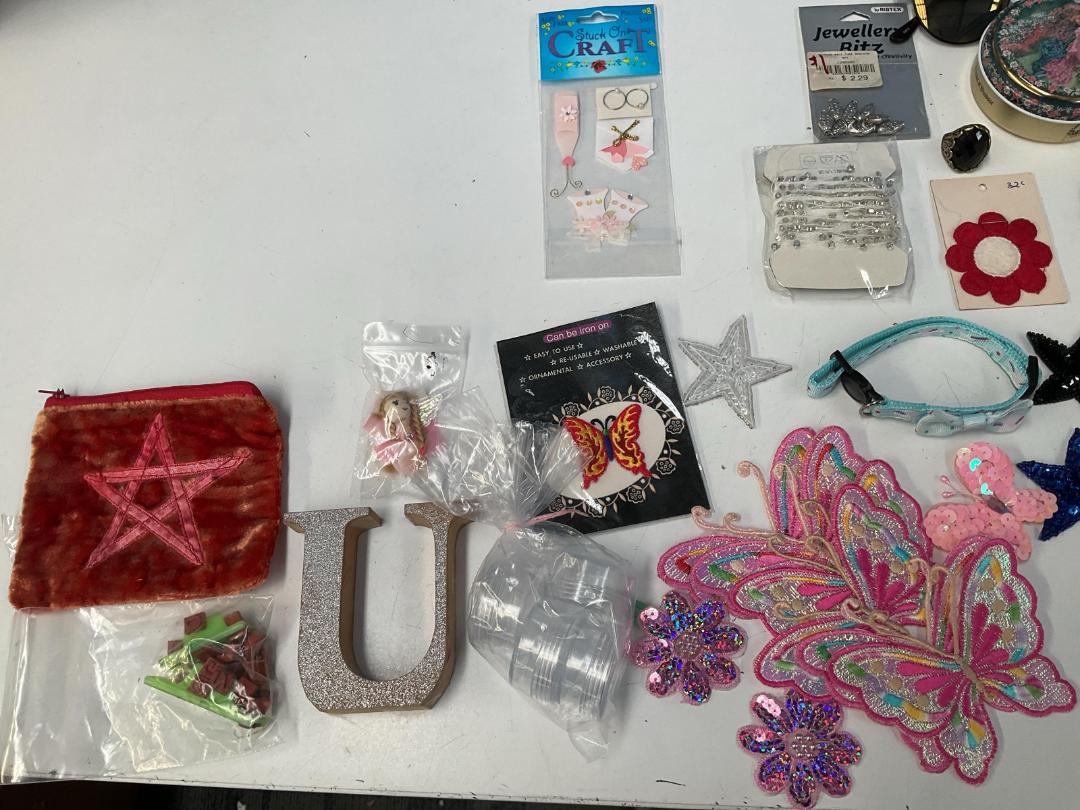 Photo '14' of Items for Crafts, Christmas Decorations, Vintage-Looking Hair Clippers Etc Photo '14' of Items for Crafts, Christmas Decorations, Vintage-Looking Hair Clippers Etc