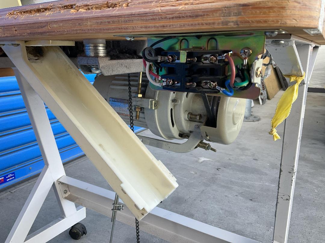 Photo '10' of Siruba - Industrial 4 Thread Overlocker Sewing Machine Photo '10' of Siruba - Industrial 4 Thread Overlocker Sewing Machine