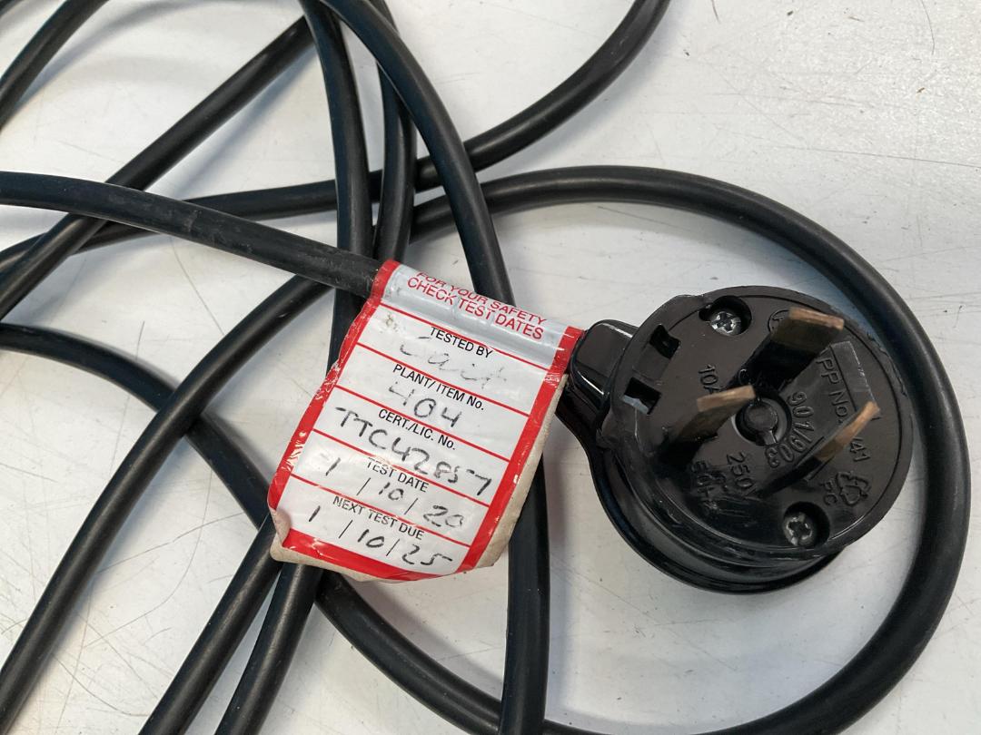 Photo '9' of Elinchrom D-Lite-4 IT 400Ws 2-Light To Go Set