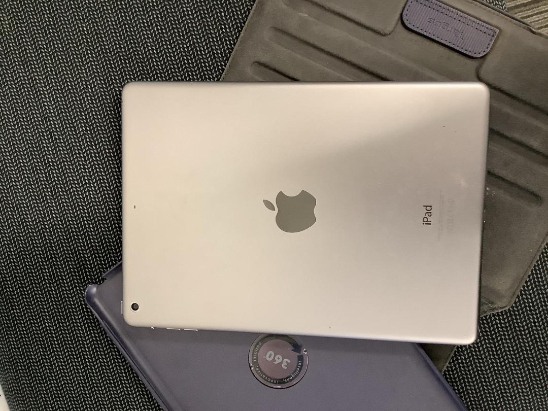 Photo '3' of Apple iPad Air Photo '3' of Apple iPad Air