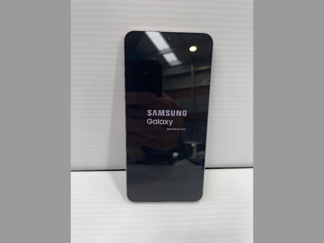 Photo '6' of Samsung Galaxy S25 FE - Jetblack - 128GB Photo '6' of Samsung Galaxy S25 FE - Jetblack - 128GB