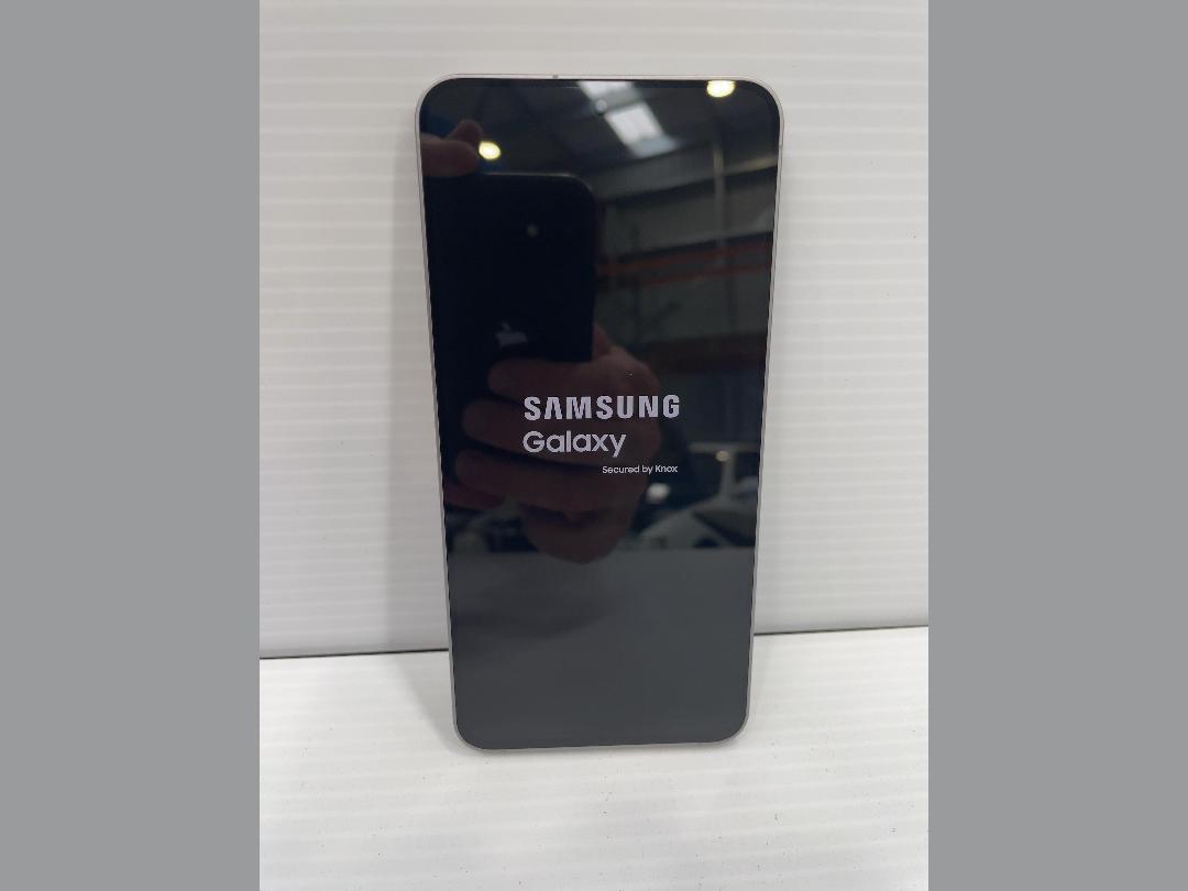 Photo '6' of Samsung Galaxy S25 FE - Navy - 256GB Photo '6' of Samsung Galaxy S25 FE - Navy - 256GB