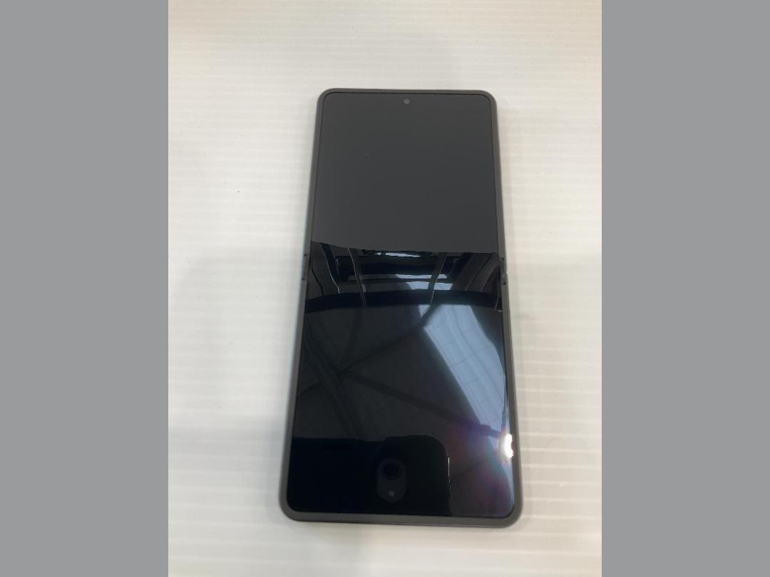 Photo '5' of Samsung Galaxy ZFlip7 - Jetblack - 512GB Photo '5' of Samsung Galaxy ZFlip7 - Jetblack - 512GB